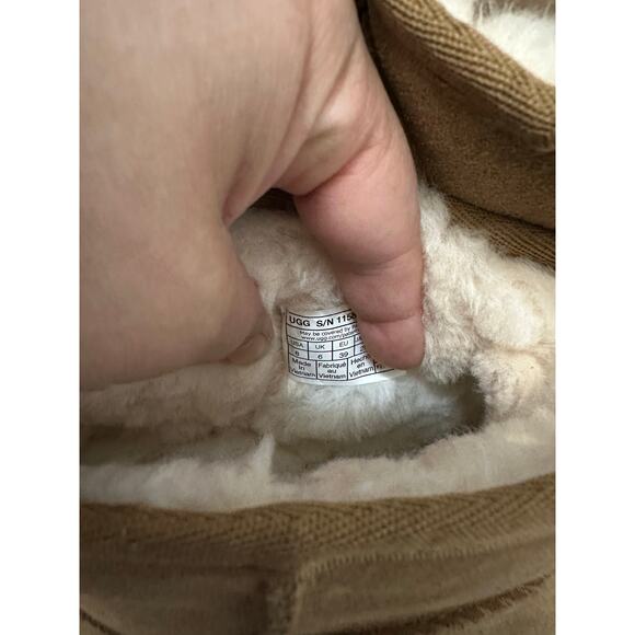 UGG Ukta Mini Heights Boots size 8 NWOB - Picture 4 of 7